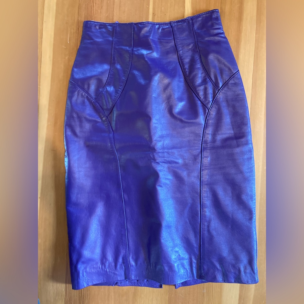 Vintage leather pencil skirt size 4 fully lined eggplant color